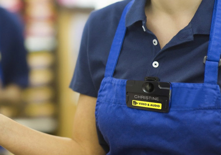 Osobní kamera Avigilon – parťák do každé situace